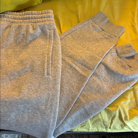 SKIMS Auth Gray Sweatshirt and Sweatpants Set NWT - Picture 6 of 8